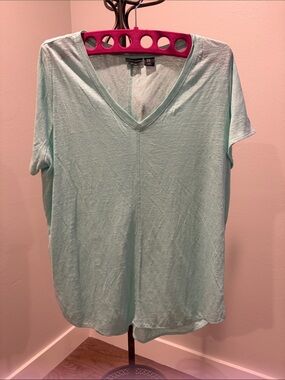 Tahari Light Mint V-Neck Short Sleeve Tee